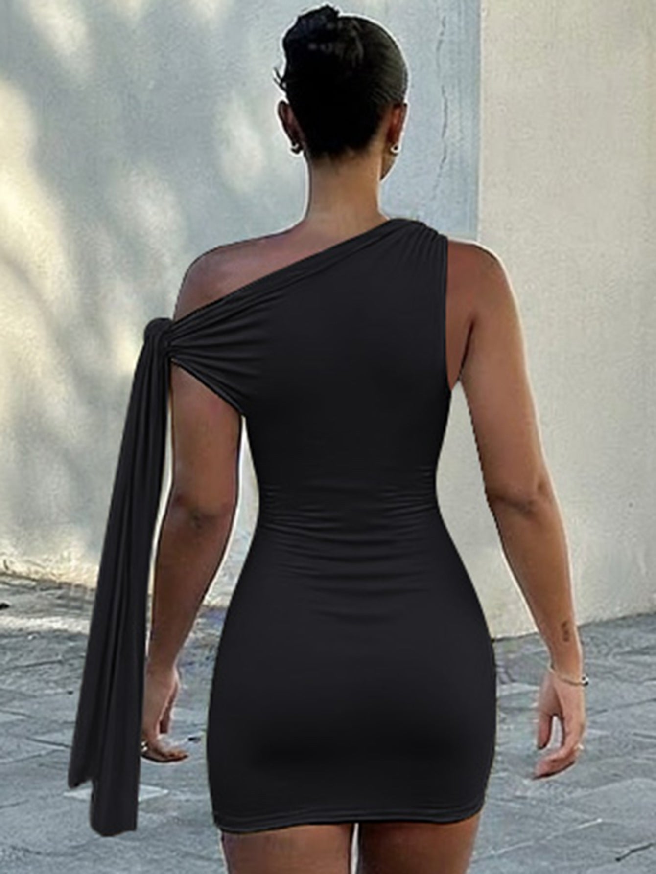Vestido · Vestido Asimétrico Bodycon